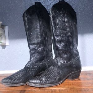 Beautiful Dan Post skin boots in size 7 1/2M.